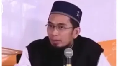  Ustaz Adi Hidayat