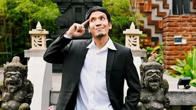 Viral video lawas saat Desta Mahendra kena 'ultimatum' oleh ketiga anaknya karena melakukan hal yang kurang pantas.