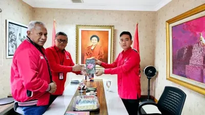 Walikota Solo Gibran Rakabuming Raka sedang mendapatkan sorotan dari partai politik pengusungnya yakni PDI Perjuangan (PDIP).