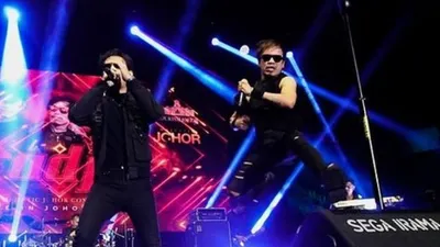 Ian Kasela dan grup band Radja saat tampil di Johor, Malaysia