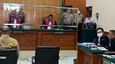 Persidangan Teddy Minahasa di PN Jakarta Barat
