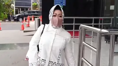 Reihana, Kepala Dinkes Lampung di kantor Komisi Pemberantasan Korupsi (KPK)