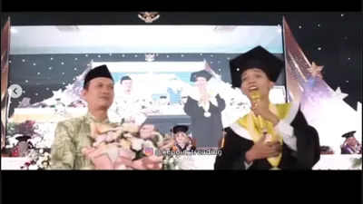 Viral wisudawan bikin mewek netizen 