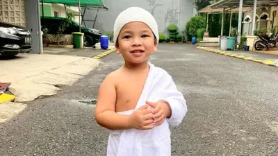 Gala Sky Memakai Baju Ihram