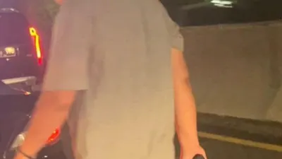 Viral rekaman video aksi koboi seorang yang diduga memakai kendaraan dengan pelat nomor kendaraan dari dinas Polri. 