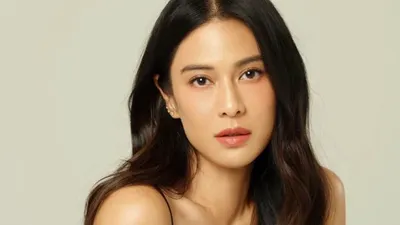 Curhatan lucu dari seorang aktris cantik, Dian Sastrowardoyo tentang rambutnya yang membuat dicuekin suami.