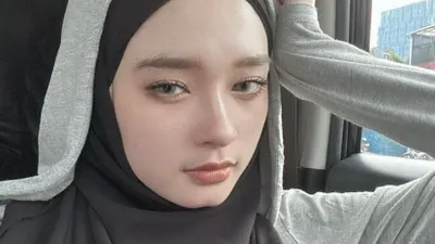Posting Foto Tanpa Hijab, Inara Rusli Banjir Hujatan dari Netizen! Warganet: Makin Berani ya