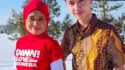 Daniel Soekarno dan Ibunda Nikmatul Rosidah