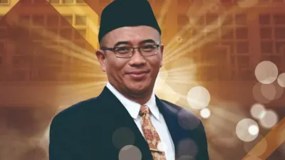  DKPP memberikan sanksi peringatan kepada Ketua KPU RI Hasyim Asy'ari karena dinilai melanggar kode etik.