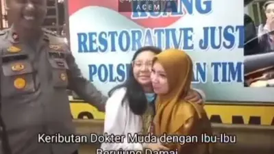 Fladiniyah peluk Maya usai proses damai di Polsek Medan timur
