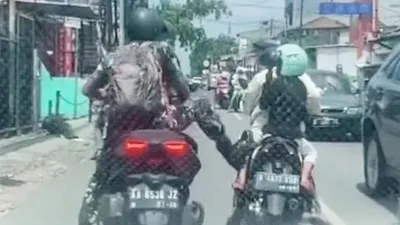 Identitas Oknum TNI Tendang Ibu Mengendarai Motor Sudah Dikantongi, dan Ibu Tersebut Lagi Dicari
