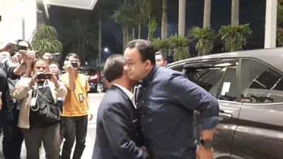 Usai ditetapkan tersangkanya Menkominfo Johnny G Plate oleh Kejagung, Anies Baswedan mendadak sambangi NasDem Tower di Jakarta Pusat, Rabu, 17 Mei 2023.