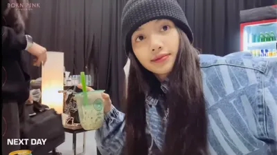 Viral Potret Lisa Minum Cendol Elizabeth