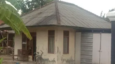 Salah satu rumah yang alamatnya dijadikan alamat perusahaan pemenang tender perbaikan ruas jalan rusak di Lampung. (Foto:TribunLampung/Hurri Agusto via Kompas)