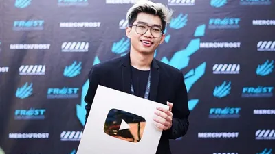 YouTuber Indonesia dengan penghasilan tertinggi tahun ini yang juga dikenal dengan nama kanal YouTube Frost Diamond