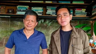 Rocky Gerung dan Gibran Rakabuming