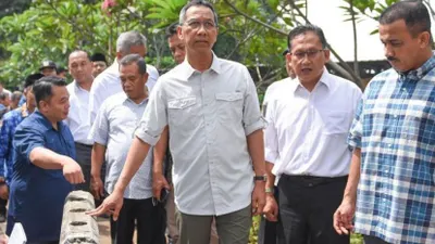 TEGAS! Gubernur DKI Jakarta Akan Cabut KJP Plus Bagi Pelajar Perokok, Netizen: Setuju, yang Tawuran Juga Pak!