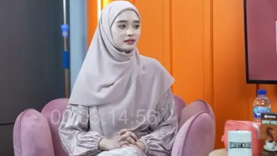 Inara Rusli Lepas Cadar