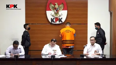 Sekretaris Pendiri Indonesian Audit Watch Iskandar Sitorus menyebutkan Rafael Alun merupakan komplotan