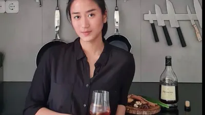Renata Moeloek: Jargon Harta, Tahta, Renatta Belum Binasa