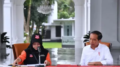 Petugas pemutakhiran data pemilih pemilu 2024 dan Presiden Jokowi