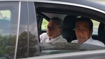 Jokowi Meninjau Keadaan Jalan di Provinsi Lampung