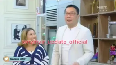 Kiky Saputri gantian di-roasting oleh Gubernur Jawa Barat Ridwan Kamil.