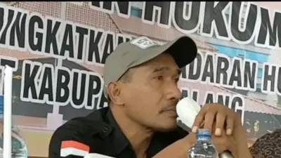 LANGKA! Tolak Dicalonkan Lagi, Kades di Desa Kaliasri Didemo Puluhan Warga, Netizen: Pemimpin Itu Dipilih