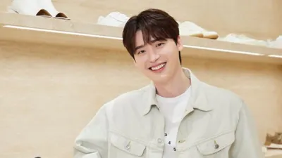 High Zium Studio mengumumkan jadwal tour fan Lee Jong Suk yang salah satu kota yang akan dikunjungi adalah Jakarta, Indonesia.
