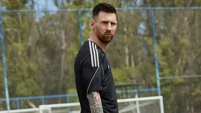 Superstar sepak bola asal Argentina, Lionel Messi, dikabarkan telah menyetujui tawaran dari klub Al Hilal untuk bergabung dengan mereka.