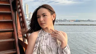 Foto Mahalini -Lirik Lagu dan Chord Gitar Melawan Restu - Mahalini: Mungkinkah Aku Meminta, Kisah Kita Selamanya