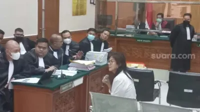 Mami Linda alias Anita Cepu jelaskan apa yang dimaksud dengan istilah galon hingga sembako dalam komunikasi dengan Teddy Minahasa.
