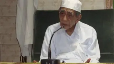 KH Maimun Zubair alias Mbah Moen