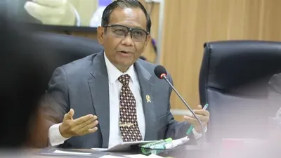 Mahfud MD sang Menko Polhukam panen sindiran pasca membongkar dugaan transaksi mencurigakan senilai Rp349 triliun di Kemenkeu.