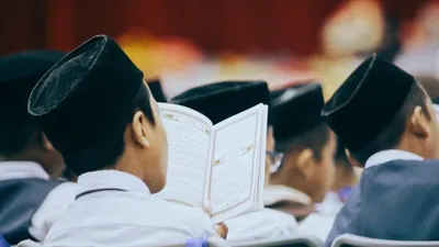 Ini Pahala yang Didapat dari Baca Al-Quran di Bulan Ramadan Kata Ustaz Adi Hidayat: Berkali-kali Lipat