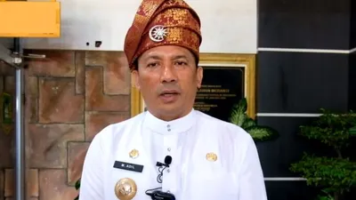 Potret Bupati Meranti, Muhammad Adil
