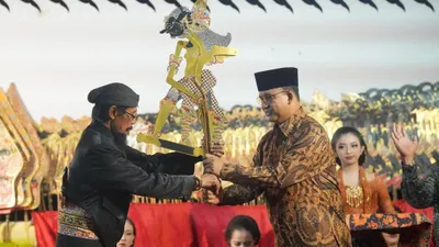 Anies Baswedan dan KRT Yatno Gondo Darsono