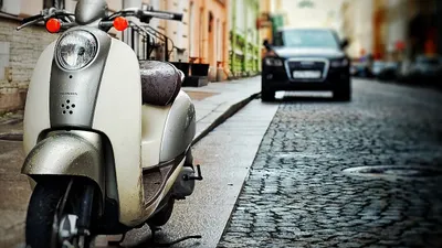 Oli merupakan salah satu hal terpenting pada motor matic yang perlu kamu perhatikan dan juga diganti secara rutin.