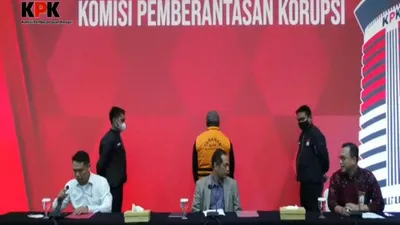 Jadi Tersangka, Ternyata Ini Alasan Pengacara Lukas Enembe Ngotot Tetap Pakai Toga Advokat