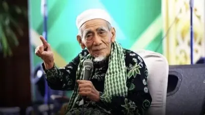 Bagikan 4 Saran Amalan Agar Rezeki Lancar, Mbah Moen Ungkap Hal Ini!