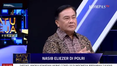 rjen Purn Benny Mamoto Ketua Harian Kompolnas memberikan tanggapannya mengenai hasil sidang kode etik Polri Richard Eliezer. Richard Eliezer resmi dipertahankan dalam keanggotaan polri pada sidang kode etik Polri, Rabu (22/02).