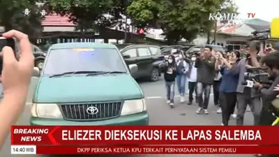 Mobil yang diduga mengantar Eliezer ke Rutan Salemba.(Tangkap Layar YouTube KOMPASTV)