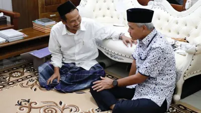 Ganjar Pranowo Pamer Sowan ke Gus Baha di Medsos