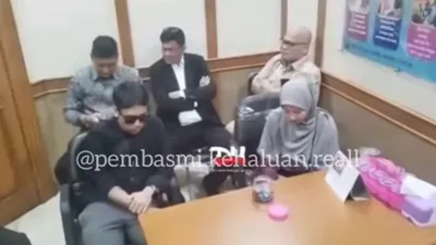 Desta dan Natasha Rizky di Sidang Perdana