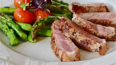 5 Tips Menyimpan Daging Kurban Supaya Awet di Dalam Kulkas