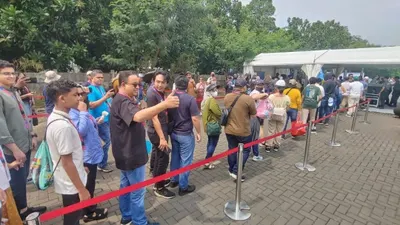 Anies Bawesan antri beli tiket Formula E 