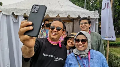 Anis Baswedan dan keluarga di Formula E