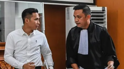 Ronny Talapessy Makin Dikenal Setelah Mendampingi Richard Eliezer, Yuk Intip Profil ‘Papa Ronny’!