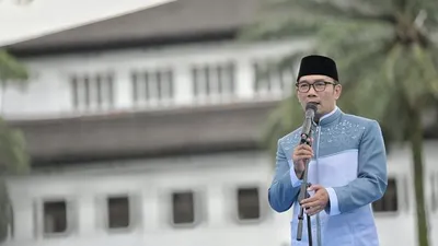 Gubernur Jawa Barat Ridwan Kamil pastikan pelayanan publik warga Bandung menjelang mudik Lebaran 2023 tidak terganggu pasca OTT Wali Kota Bandung Yana Mulyana oleh KPK, Sabtu, 15 April 2023.