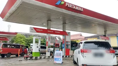 Ilustrasi pengisian BBM di SPBU Pertamina. (foto dok Pertamina)